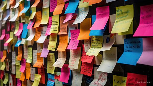 bunte Zettel für Aushang