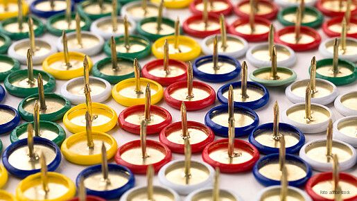 bunte pins für Aushang 